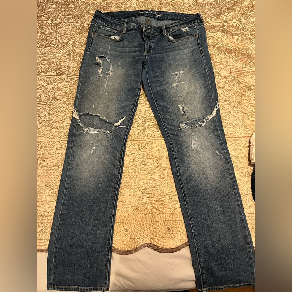 American Eagle Outfitters Size 14 destructed jeans